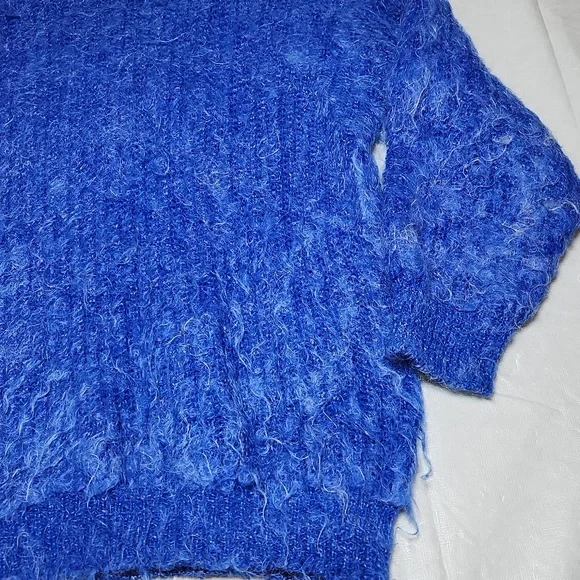 Another Look Sweater - Picture 3 of 10